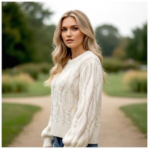 Gab & Kate Women’s Ivory Cable Knit Sweater. With Pearl Accents. Size M/L